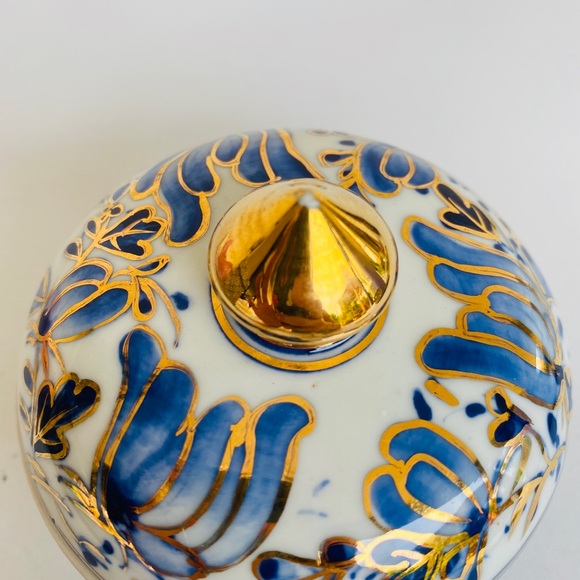 Vintage Porcelain Hand Painted jewerly box - Picture 3 of 7